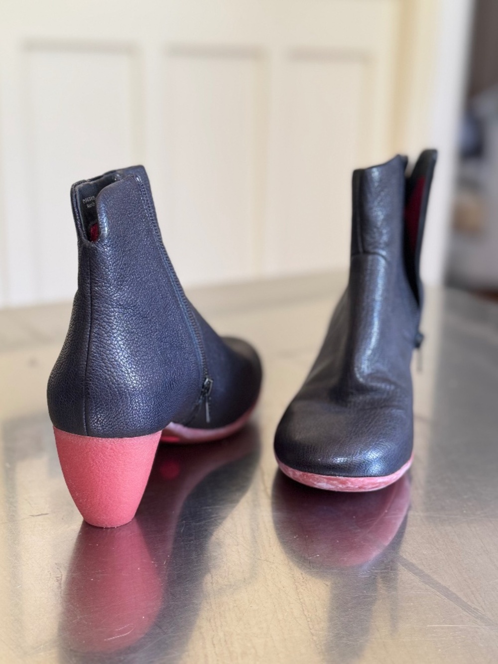 Rare Vintage Lila Camper boots with red heel - Like New - EU 40